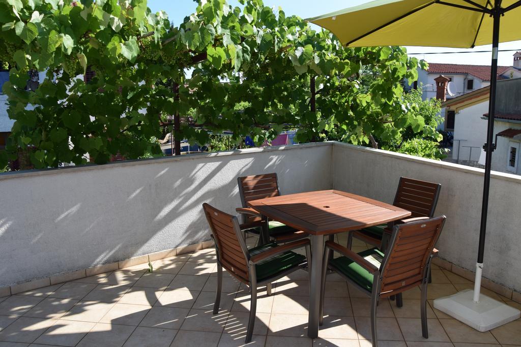 Apartment Marija With Terrace Brseč Esterno foto